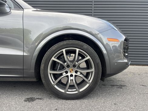 Certified 2022 Porsche Cayenne Turbo AWD/4WD image 7