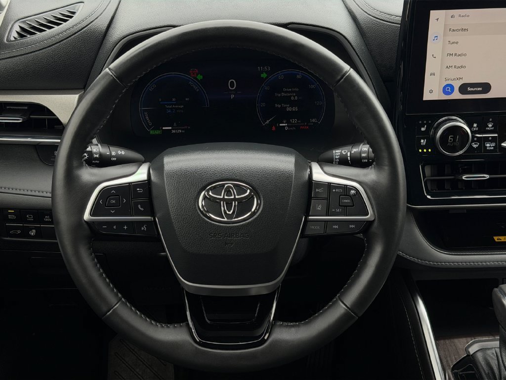 Used 2023 Toyota Highlander Limited AWD/4WD image 22