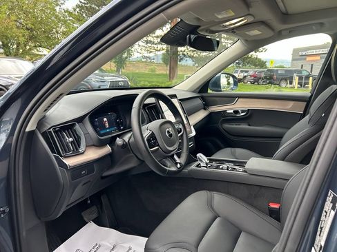 Used 2025 Volvo XC90 B6 Plus AWD/4WD image 22
