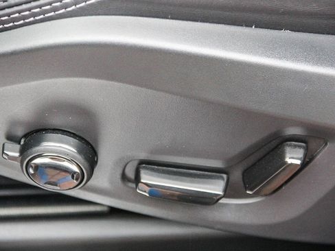 Used 2024 Volvo XC90 T8 Ultimate w/ Lounge Package image 21