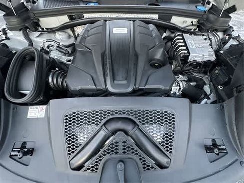 Used 2020 Porsche Macan S image 27