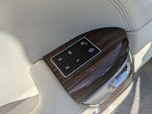 Used 2016 Land Rover Range Rover Supercharged AWD/4WD image 13