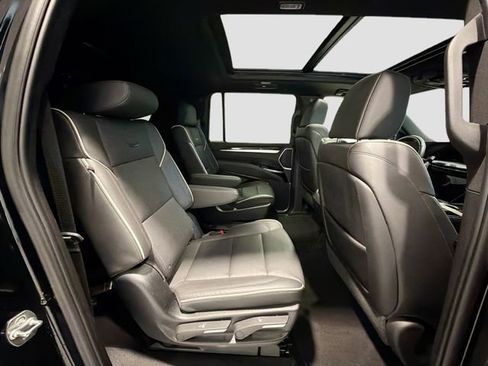Used 2025 Cadillac Escalade ESV Premium Luxury image 27