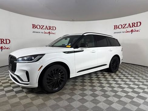 Used 2025 Lincoln Aviator Reserve w/ Luxury Package RWD image 6