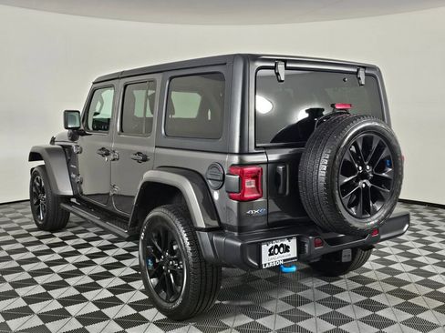 Used 2023 Jeep Wrangler Unlimited Sahara w/ Cold Weather Group AWD/4WD image 5