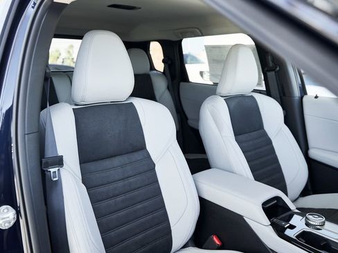 Used 2025 Mitsubishi Outlander SE image 28