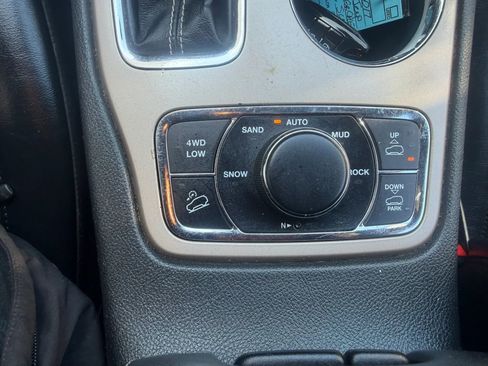 Used 2017 Jeep Grand Cherokee Overland AWD/4WD image 18