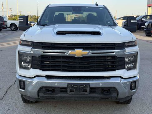 Used 2025 Chevrolet Silverado 2500 LT w/ Safety Package AWD/4WD image 3