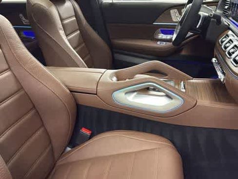 Used 2024 Mercedes-Benz GLS 580 4MATIC image 37