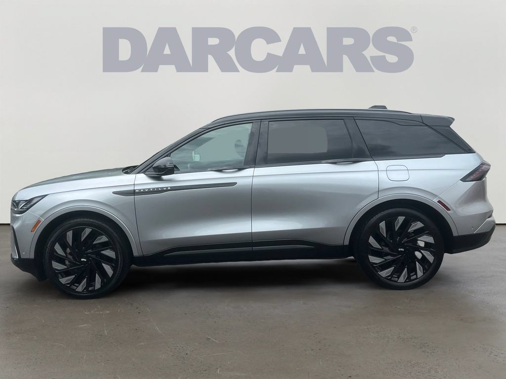 Used 2024 Lincoln Nautilus Reserve w/ Equipment Group 202A AWD/4WD image 4