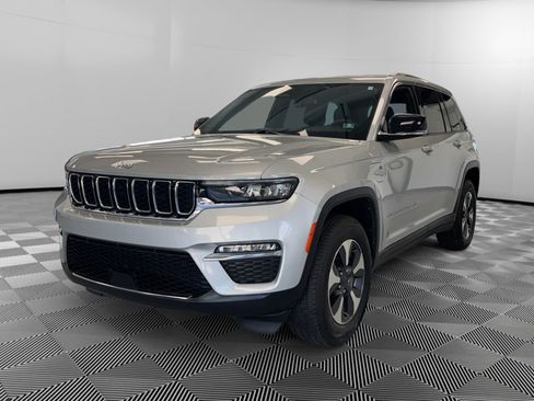 Used 2024 Jeep Grand Cherokee Limited 4xe AWD/4WD image 4