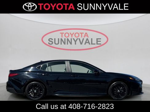Used 2025 Toyota Camry SE FWD image 9