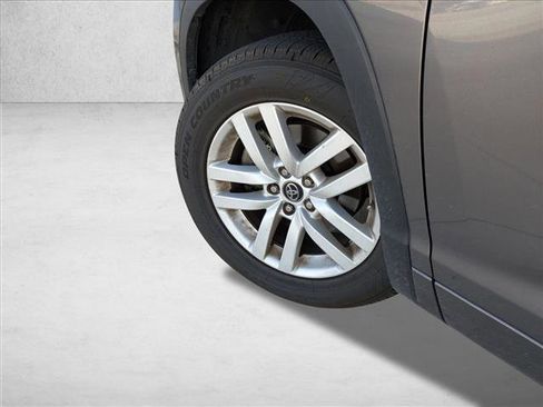 Used 2016 Toyota Highlander LE image 7