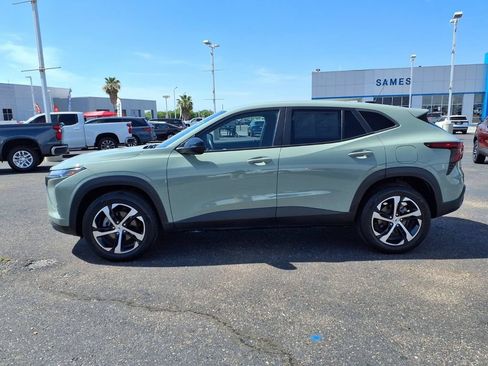 Used 2024 Chevrolet Trax RS w/ Driver Confidence Package FWD image 4
