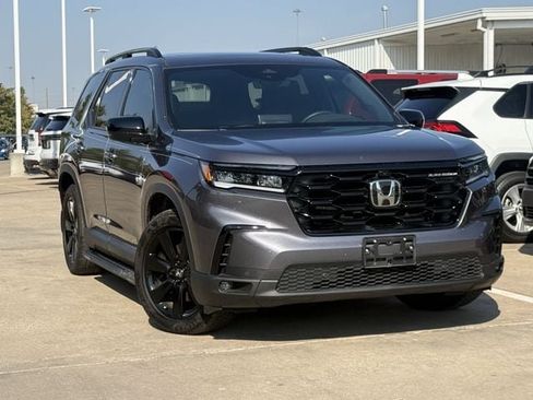 Used 2025 Honda Pilot Black Edition image 2