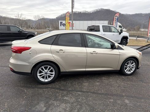 Used 2018 Ford Focus SE w/ Cold Weather Package image 3