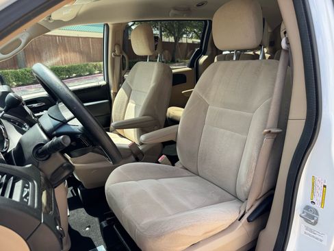Used 2014 Dodge Grand Caravan SE w/ Quick Order Package 29E SE FWD image 19