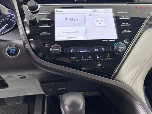 Used 2020 Toyota Camry XLE image 25