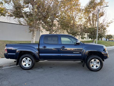 Used 2013 Toyota Tacoma PreRunner w/ TRD Sport Pkg RWD image 2
