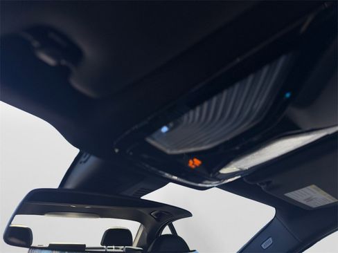 Used 2025 BMW 330i xDrive Sedan w/ Convenience Package image 27