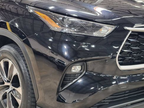 Used 2022 Toyota Highlander XLE FWD image 14