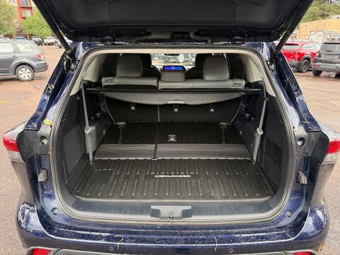 Used 2024 Toyota Highlander Limited AWD/4WD image 7