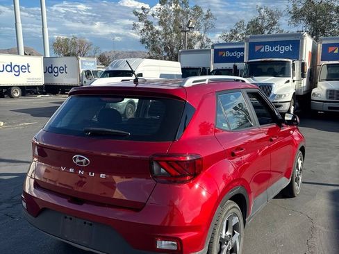 Used 2025 Hyundai Venue SEL FWD image 4