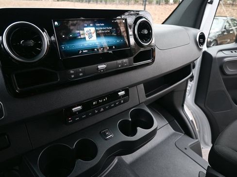 Used 2024 Mercedes-Benz Sprinter 2500 image 12