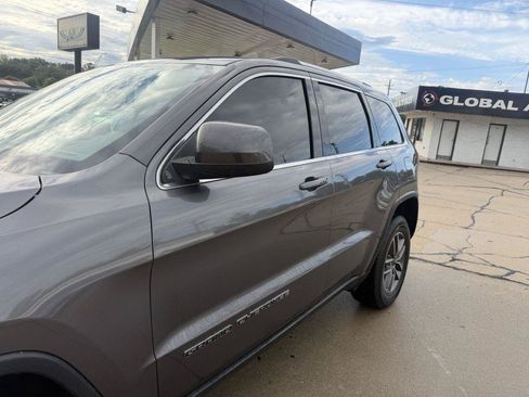 Used 2020 Jeep Grand Cherokee Laredo w/ 18" Wheel & 8.4" Radio Group AWD/4WD image 19