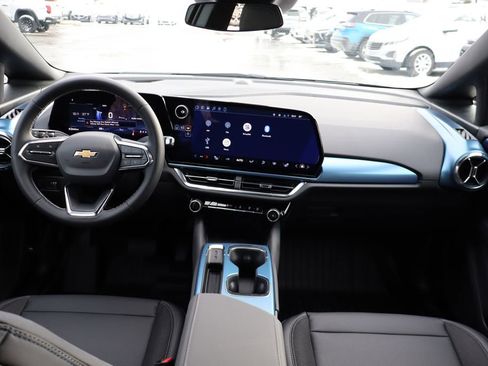 New 2026 Chevrolet Equinox EV LT image 38