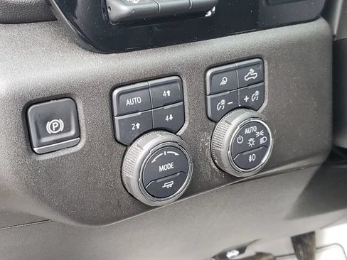 Used 2025 Chevrolet Silverado 1500 High Country AWD/4WD image 9