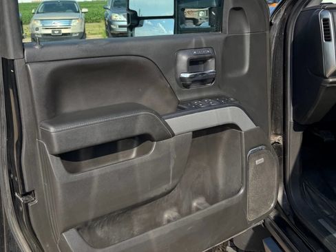 Used 2018 Chevrolet Silverado 1500 LTZ Z71 w/ Redline Edition AWD/4WD image 4