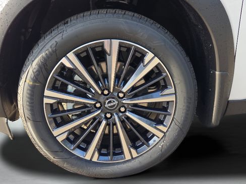 New 2026 Nissan Pathfinder Platinum image 9