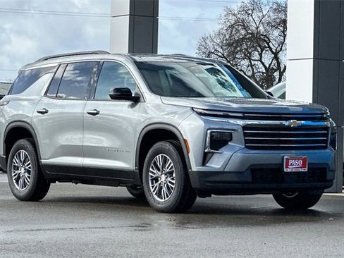 New 2026 Chevrolet Traverse LT image 2