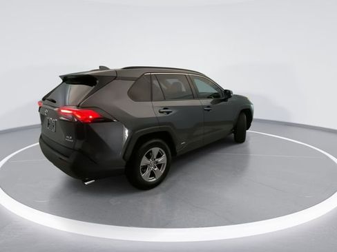 Used 2022 Toyota RAV4 XLE w/ Convenience Package AWD/4WD image 4