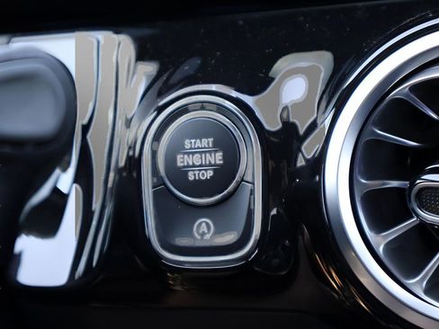 New 2025 Mercedes-Benz GLA 250 4MATIC image 28