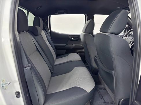 Used 2022 Toyota Tacoma TRD Sport w/ Technology Package image 35