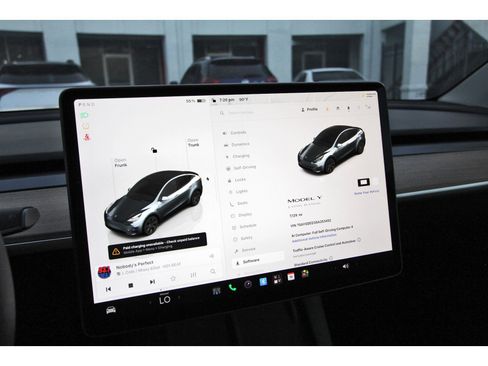 Used 2025 Tesla Model Y Long Range RWD image 24