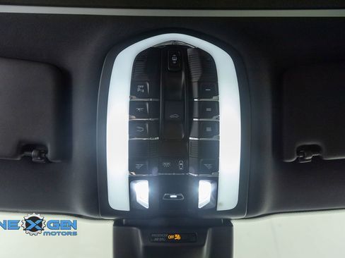 Used 2024 Porsche Macan AWD/4WD image 19