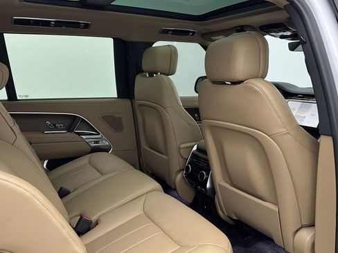 Used 2025 Land Rover Range Rover Long Wheelbase SE image 41