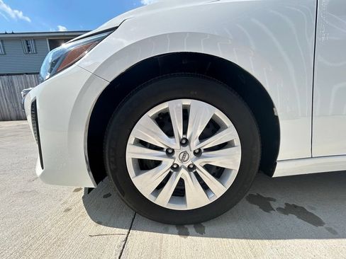 Used 2025 Nissan Sentra S FWD image 9