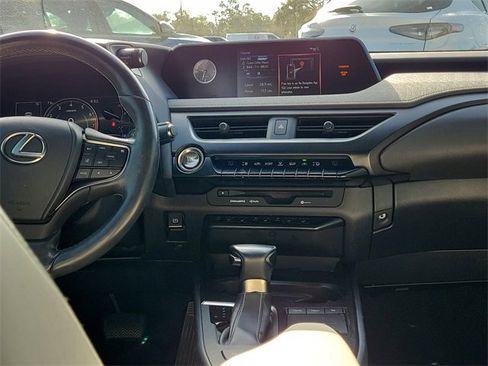 Used 2019 Lexus UX 200 w/ Premium Package image 16