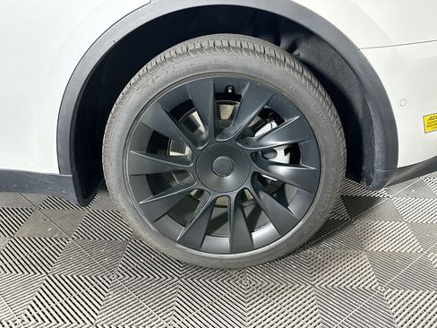 Used 2022 Tesla Model Y Long Range AWD/4WD image 11