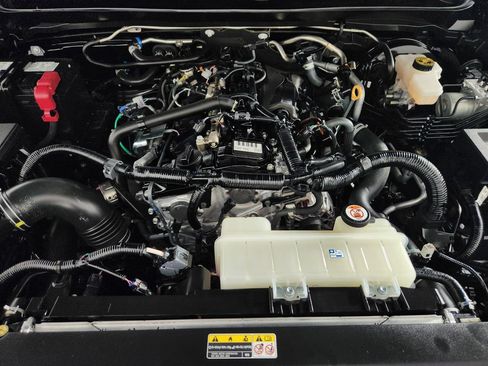 Used 2024 Toyota Tacoma SR5 AWD/4WD image 32