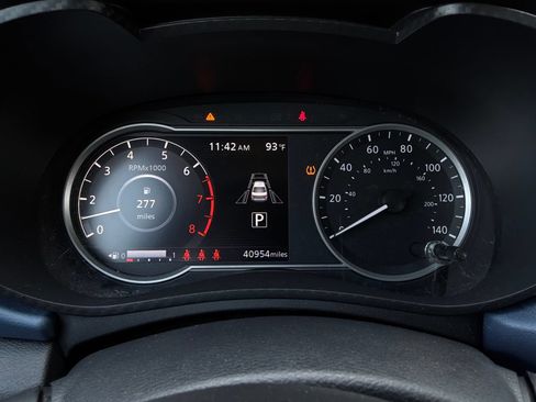 Used 2025 Nissan Versa SV FWD image 33
