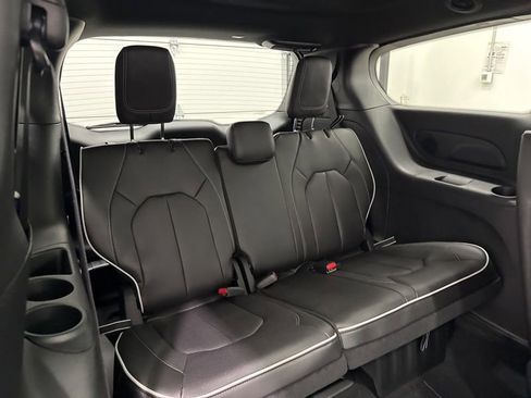 New 2026 Chrysler Pacifica Limited image 12