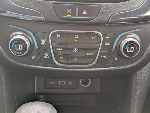 Used 2022 Chevrolet Equinox RS w/ RS Leather Package FWD image 24