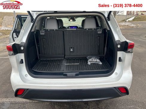 Used 2023 Toyota Highlander Limited image 25