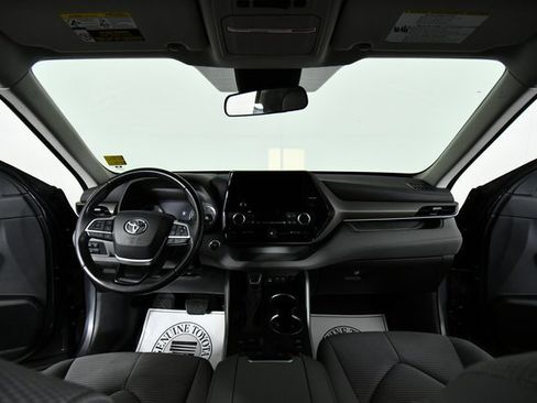 Used 2023 Toyota Highlander LE image 18