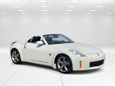 Used 2007 Nissan 350Z Touring RWD image 1